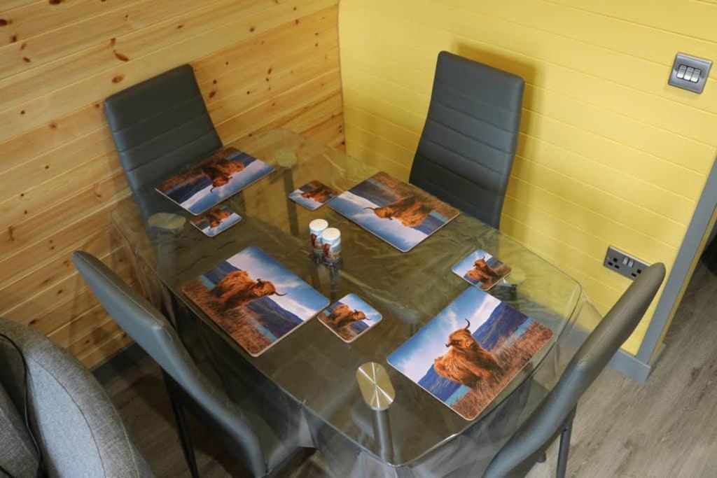 Willa Glampods Glamping Pod - Meet Highland Cows And Sheep Elgin Zewnętrze zdjęcie