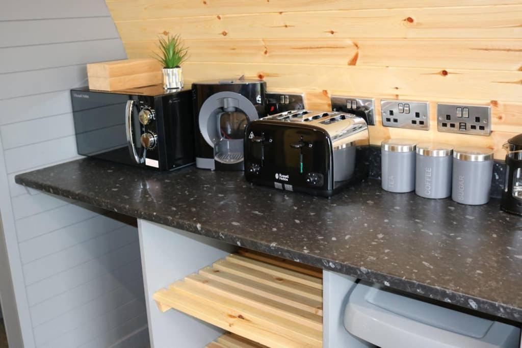Willa Glampods Glamping Pod - Meet Highland Cows And Sheep Elgin Zewnętrze zdjęcie